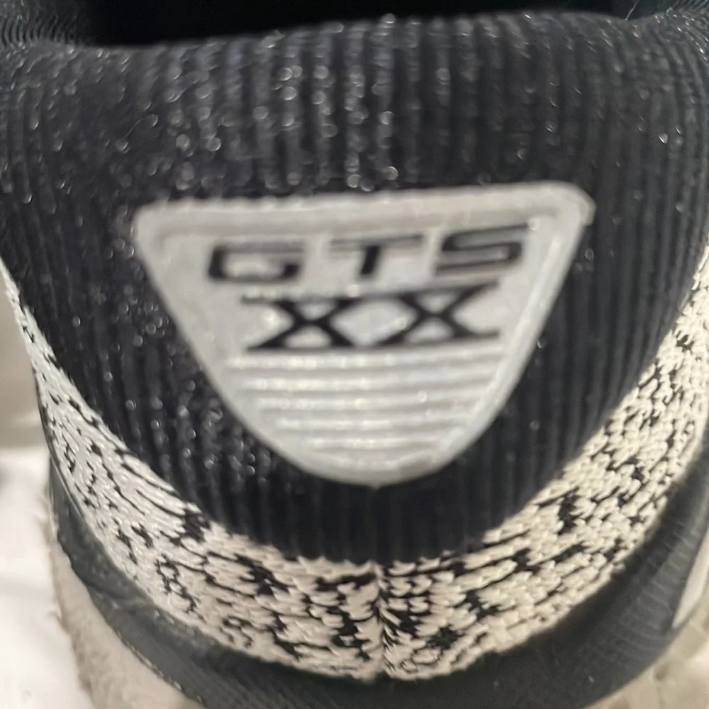 Brooks Adrenaline Sneakers - Picture 7 of 7